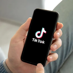 Офис Microsoft и TikTok логотипы