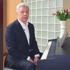 Нардеп Бойко за фортепіано