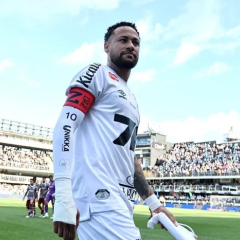 Neymar limits away matches for Santos