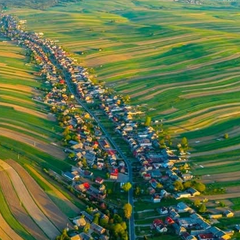 Зображення маленького містечка з єдиними вулицями