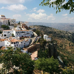 Готель та смачна їжа в Іспанії