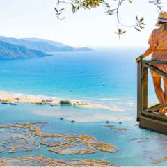 Блакитні лагуни, грязьові ванни та узбережжя Аполлона: куди поїхати на море в жовтні