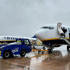 Ryanair экстренно объявил сигнал 7700 из-за плохого самочувствия пассажира перед посадкой в Манчестере