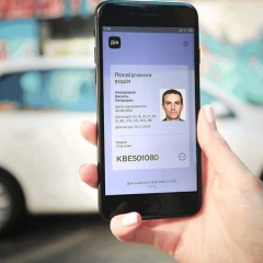 Фото прав мужчини, придбаних незаконно