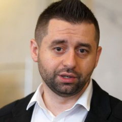 На фото - Давид Арахамия с женой