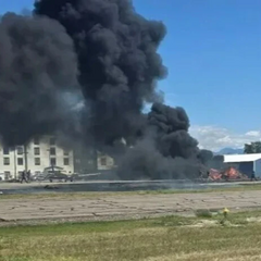 Зіткнення двох літаків в аеропорту