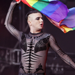 MELOVIN с партнершей на видео