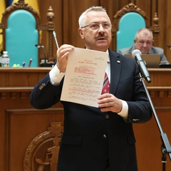 Експолітик та суддя в університеті Милованова