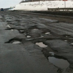 Разбитые дороги и разрушения на Востоке
