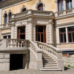 Відреставрований палац Гредлів у Сколе
