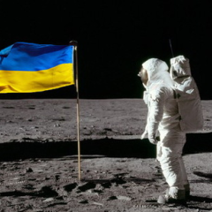 Прапор України на Місяці навесні 2022