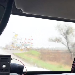 Евакуація з прифронтової зони: 94-річний чоловік на милицях