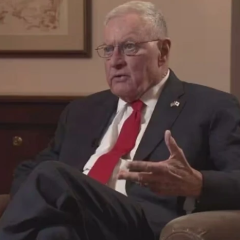 Former US ambassador talks to journalists