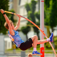 12-річний український стрибун з жердиною