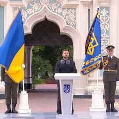 Зеленский поздравил украинцев с Днем Конституции