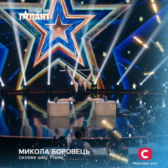 Українець робить екстремальне сальто зі штангою