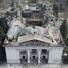 Зображення Маріупольського драматичного театру як цвинтар