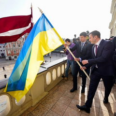 Латвийские пограничники патрулируют границу в поисках нелегалов