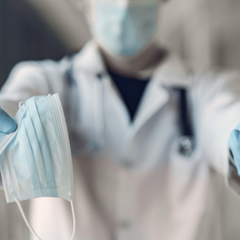 Сліди ретельного догляду на вході