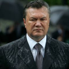 Печальный Янукович без денег