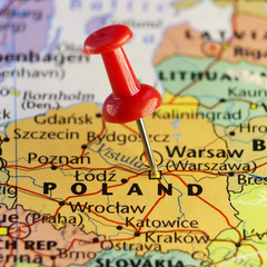 Полонія на засніженому склепі