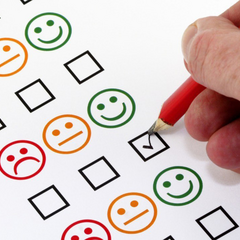 Зображення людей, що підтримують владу.