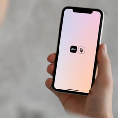 Стопка повісток з написом «Дія»