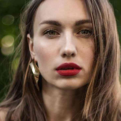 Вікторія Варлей з холостяком та родиною