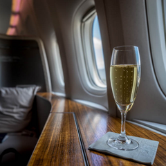 Літак, що летить у небо