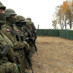Військові польської армії на тренуванні