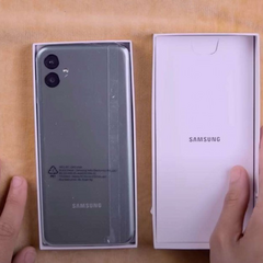 Новий смартфон Samsung зображений