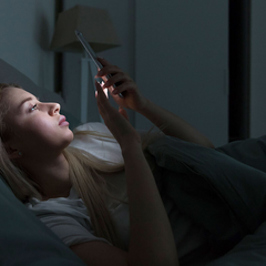 Люди спят в социальных сетях