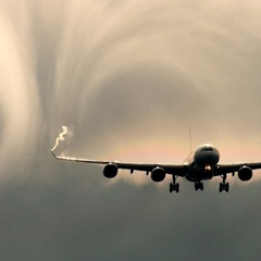 Зображено туристичну пам'ятку зі снігом