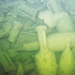 Затонулий корабель під водою моря