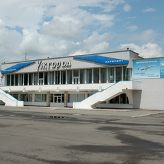 Самолет авиакомпании в небе над Ужгородом