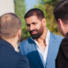 Deputy Said Javid helps Ukrainians