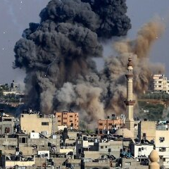 Разрушенные здания и разрушения после обстрела