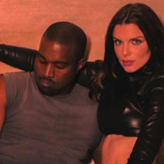 Джулія Фокс і Каньє Вест вміщуються