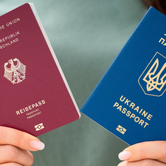 Люди розмовляють на різних мовах