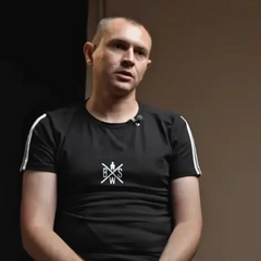 Военный с надписью «Слава России» на теле