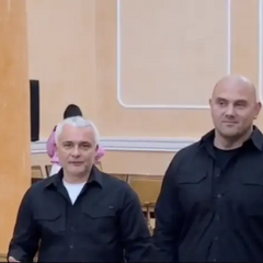 Дивани та килими у кабінеті