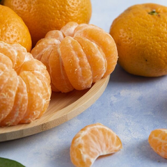 Отравленные мандарины на полевом фоне