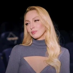 Оля Полякова проклинає Путіна