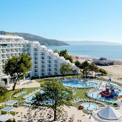 Готель з аквапарком на пляжу