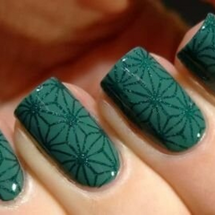 Новогодний маникюр 2024: модные дизайны ногтей