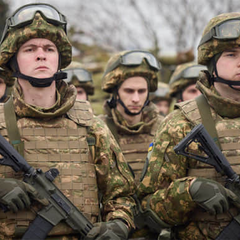 Зарплати в армії: серденько і гривні