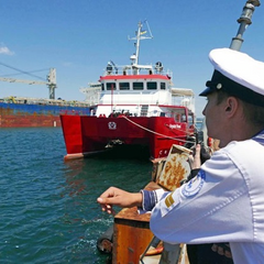 Моряк отримує зарплату за місяць