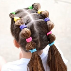 Натуральная детская стрижка с косой и цветами