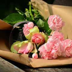 Букет квітів для подарунку дівчині