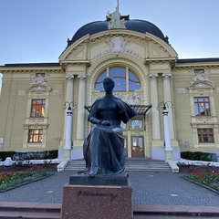 Церковь, дома и памятники Черновцов